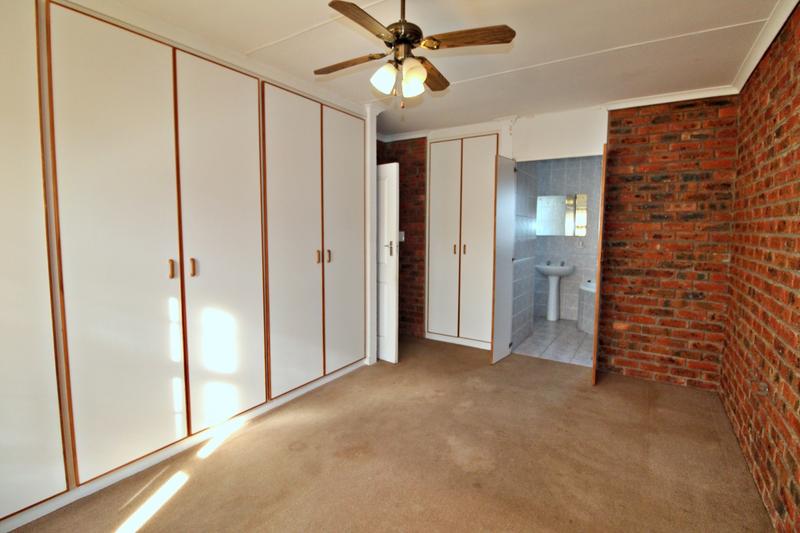 5 Bedroom Property for Sale in Fraaiuitsig Western Cape